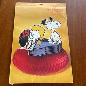 Vintage Peanuts Party Centerpiece